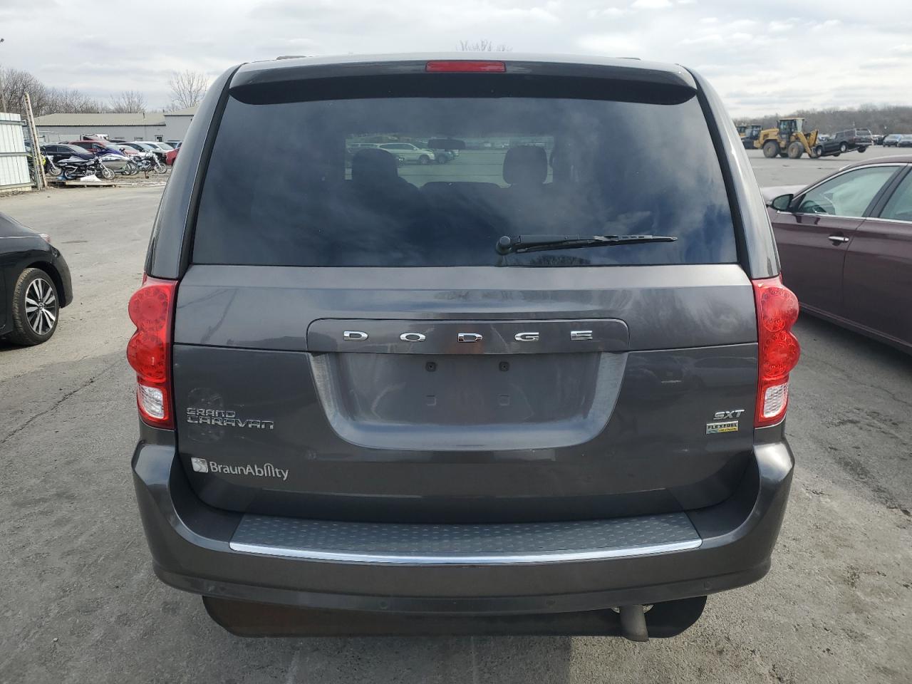 2015 Dodge Caravan - Image 6