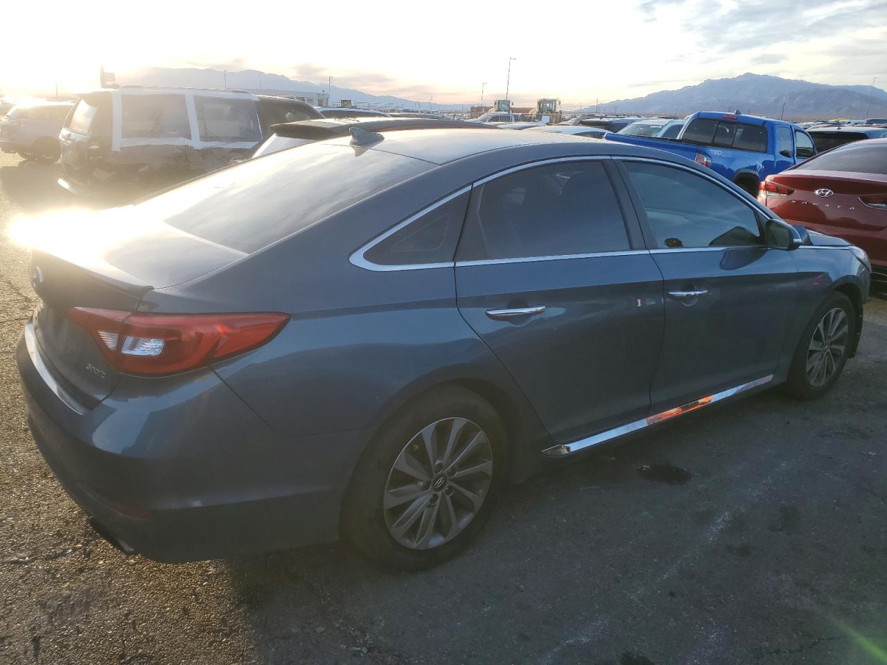 2016 Hyundai Sonata - Image 3
