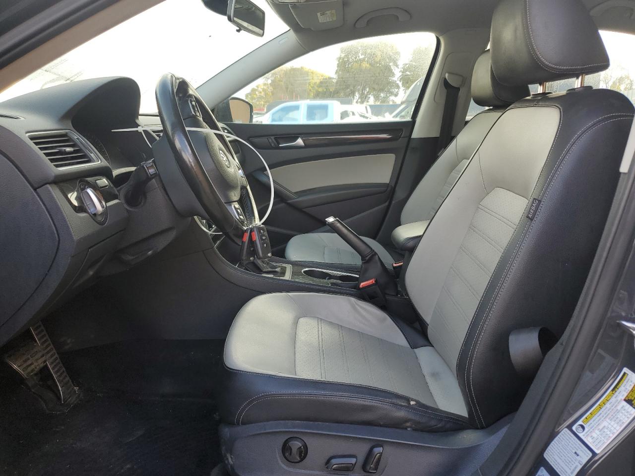 2015 Volkswagen Passat - Image 7