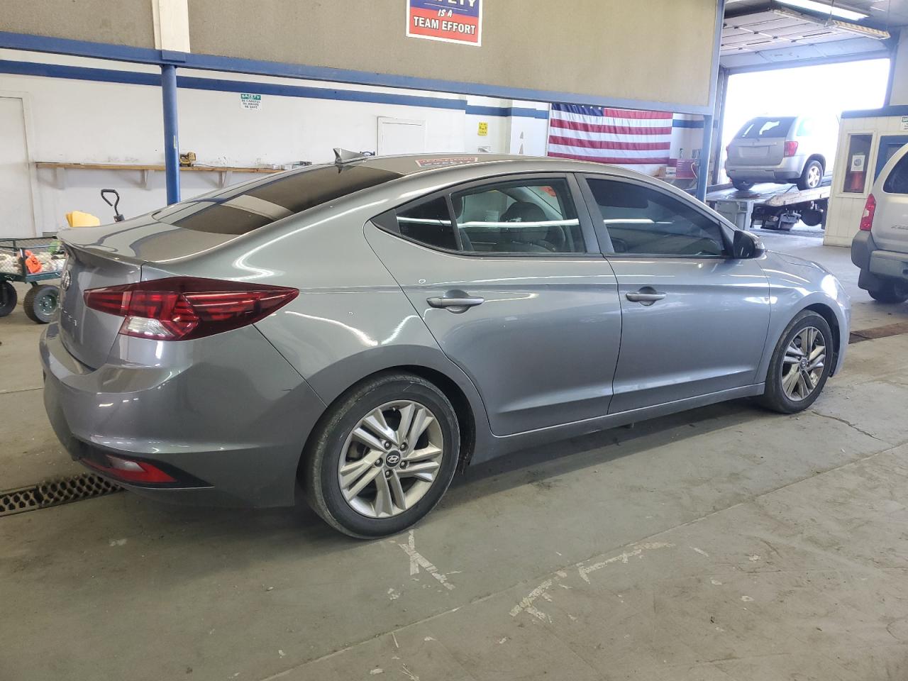 2019 Hyundai Elantra - Image 3