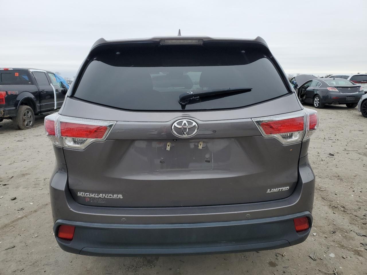 2015 Toyota Highlander - Image 6