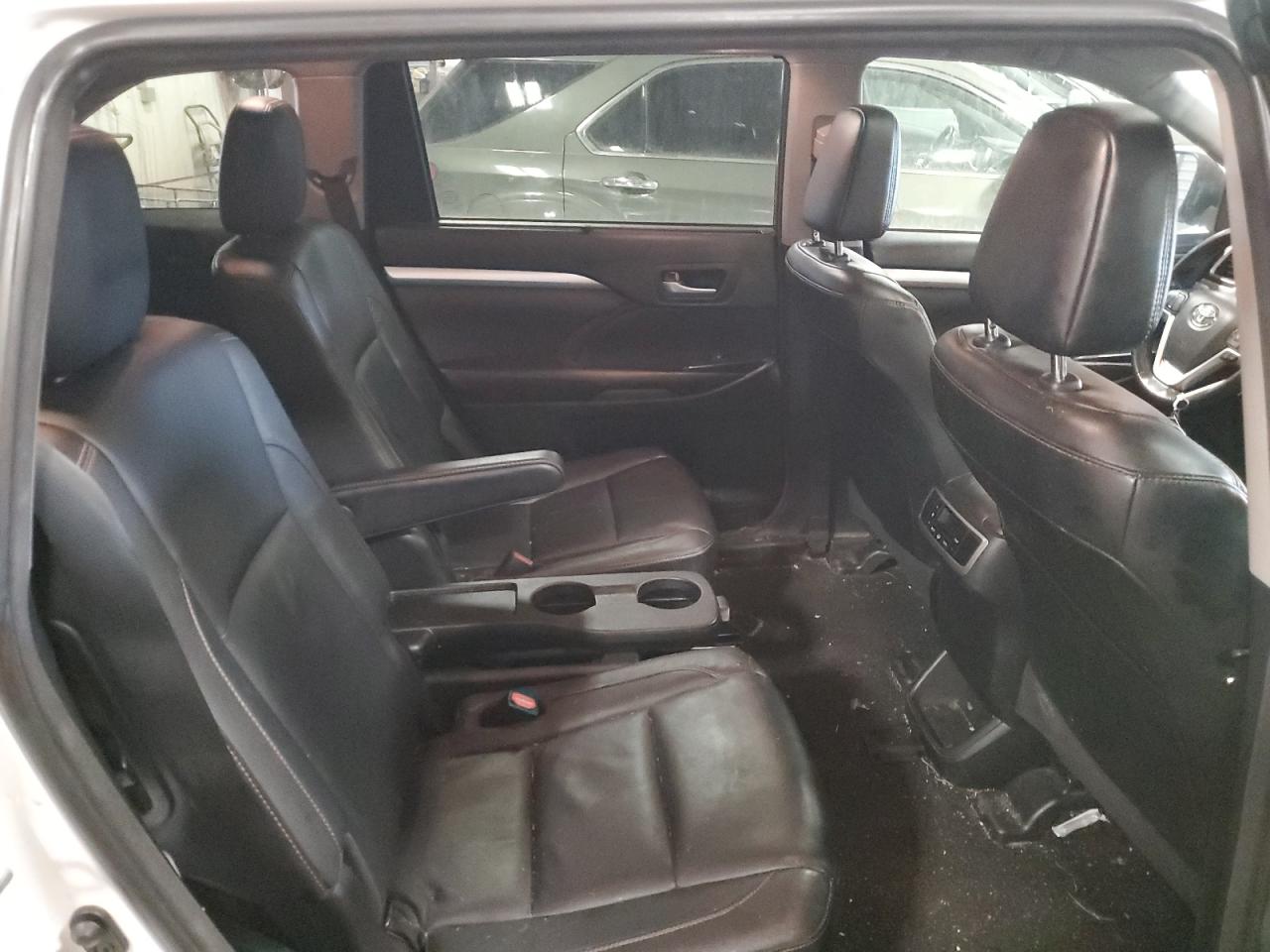 2018 Toyota Highlander - Image 11