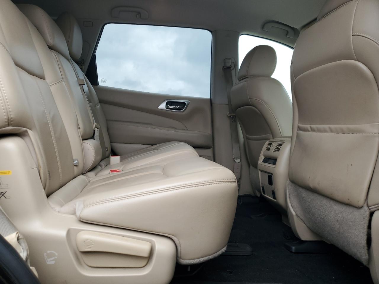 2017 Nissan Pathfinder - Image 11