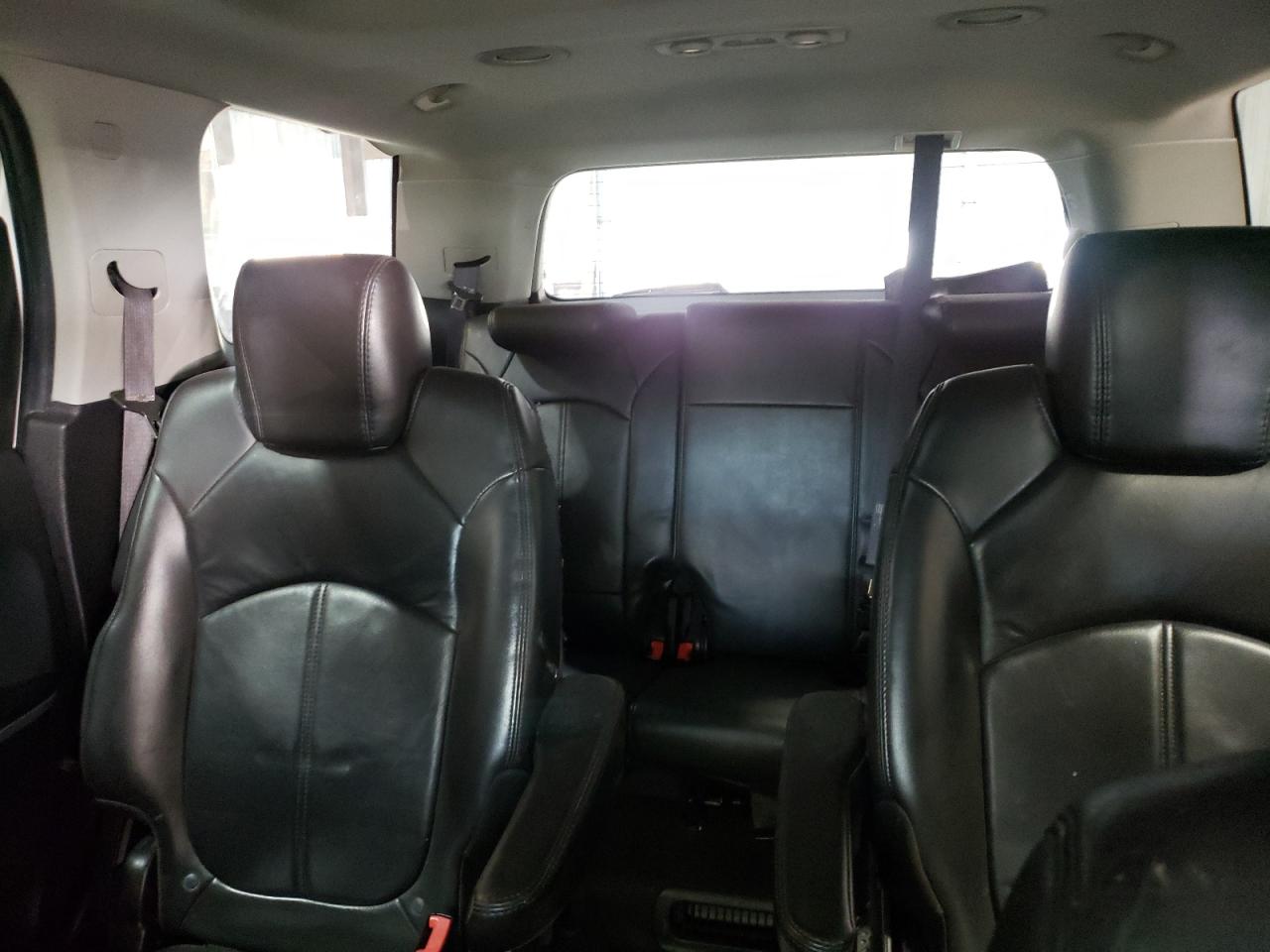 2010 GMC Acadia - Image 10