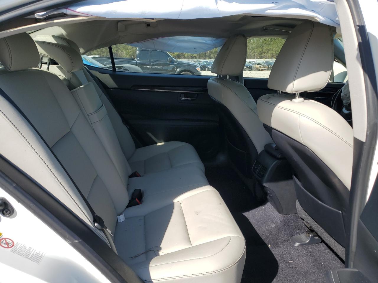 2013 Lexus ES - Image 10