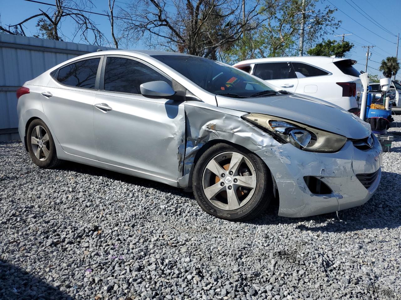 2013 Hyundai Elantra - Image 4