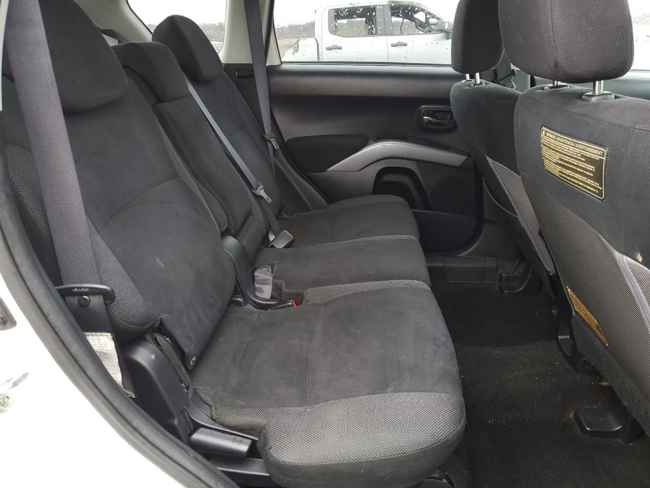 2008 Mitsubishi Outlander - Image 12