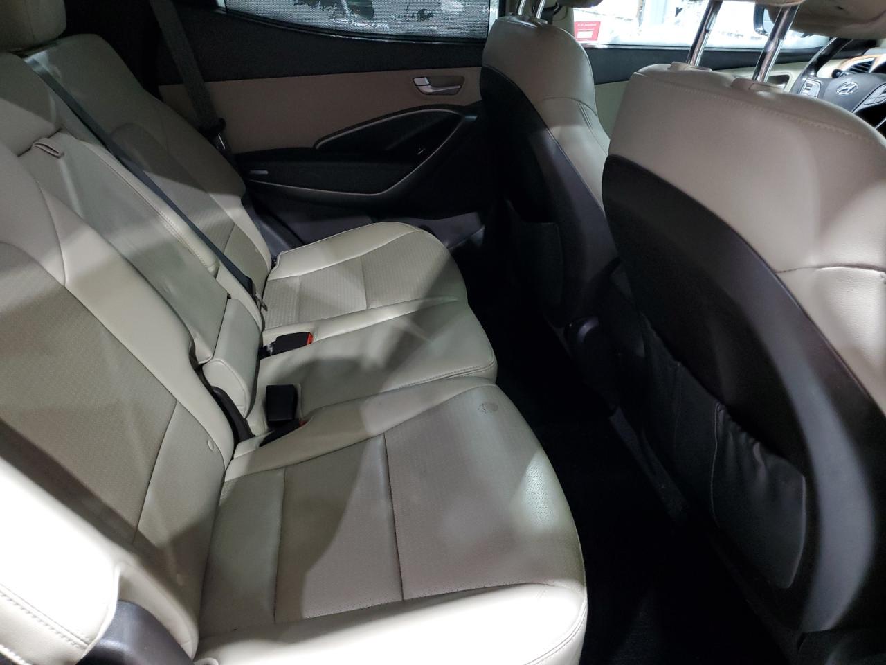 2014 Hyundai Santa Fe - Image 11