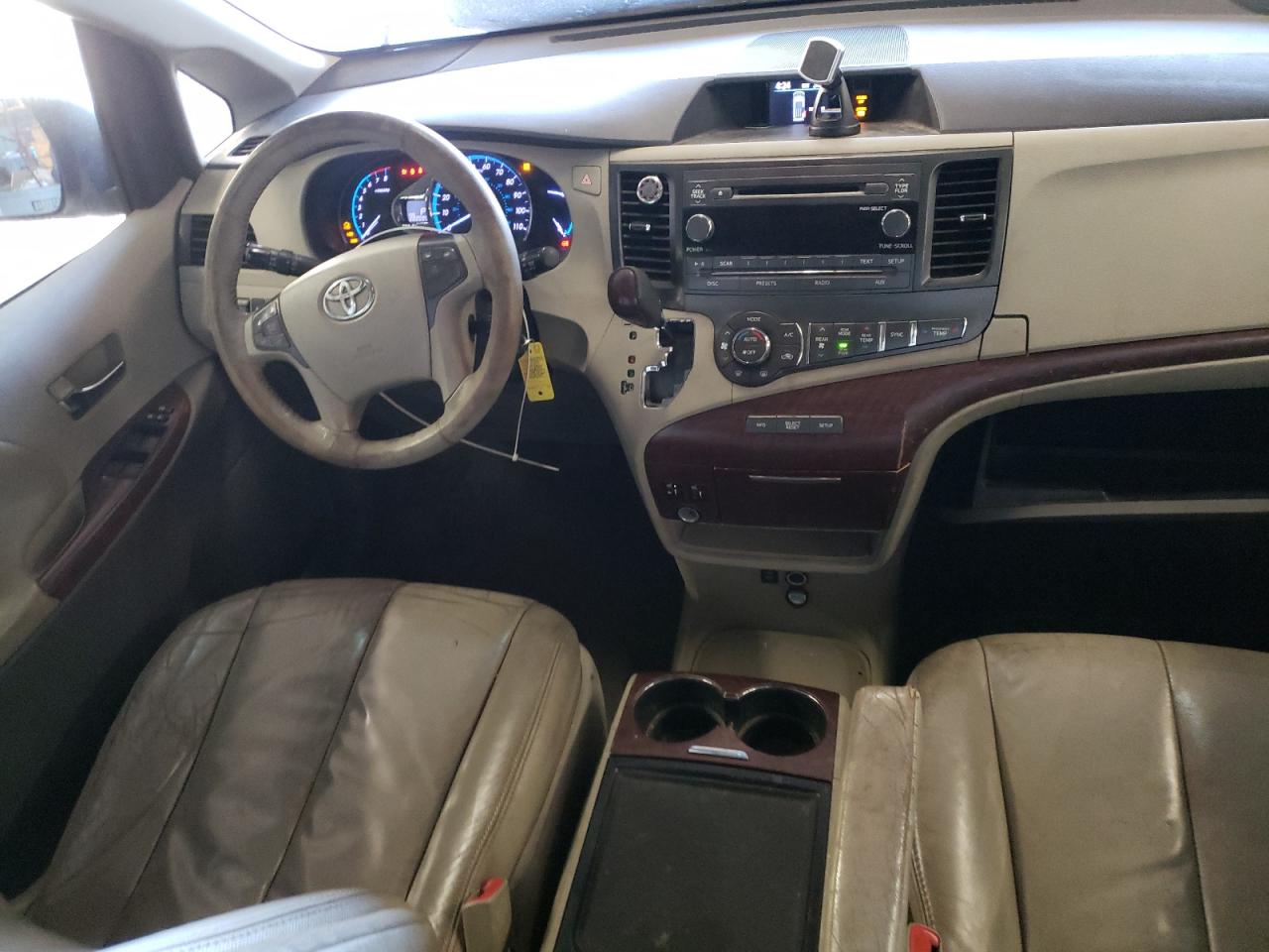2013 Toyota Sienna - Image 8