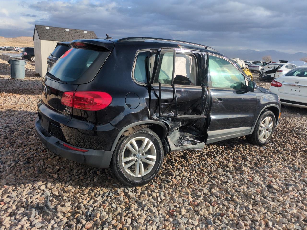 2016 Volkswagen Tiguan - Image 3