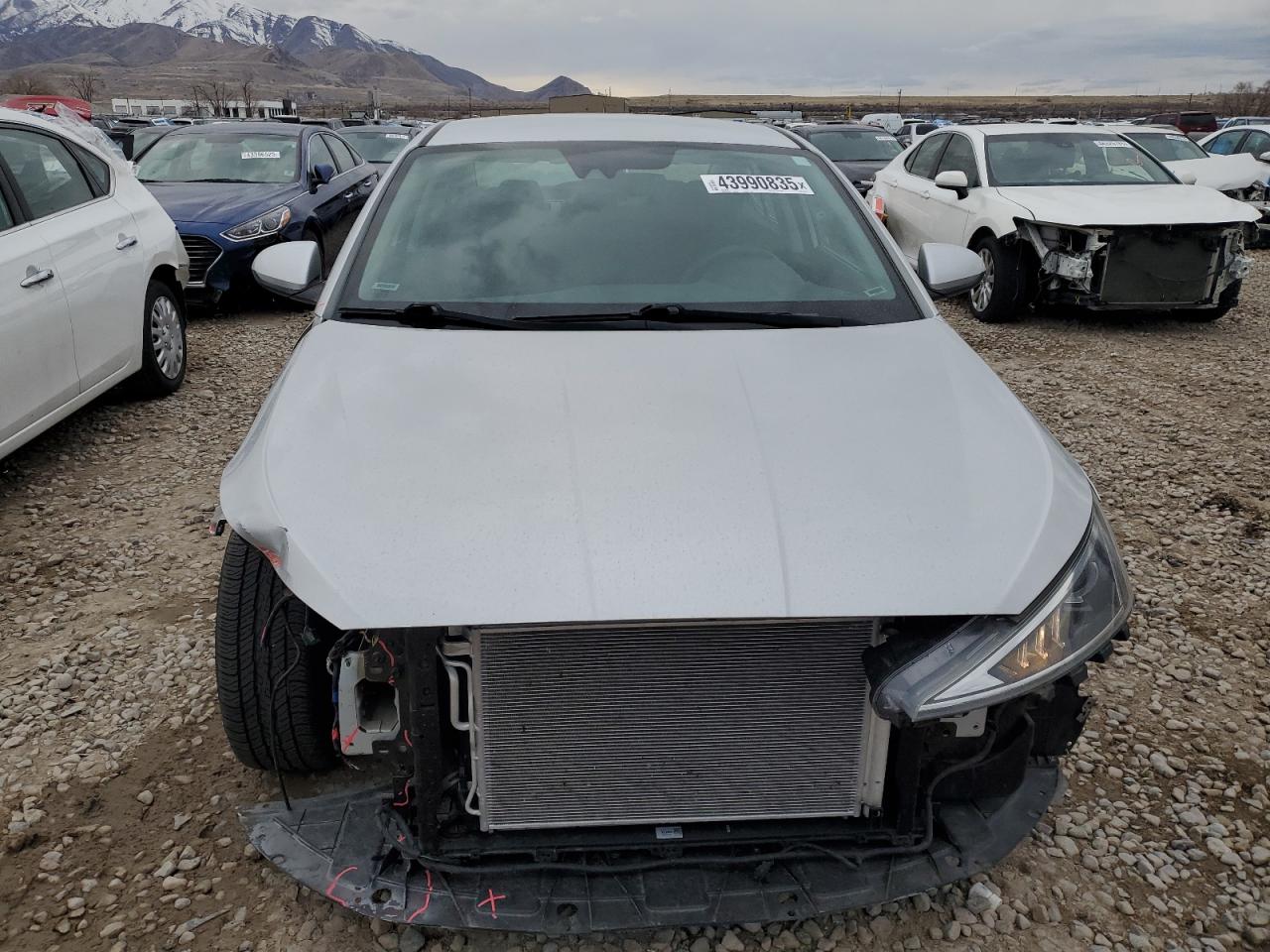 2019 Hyundai Elantra - Image 5