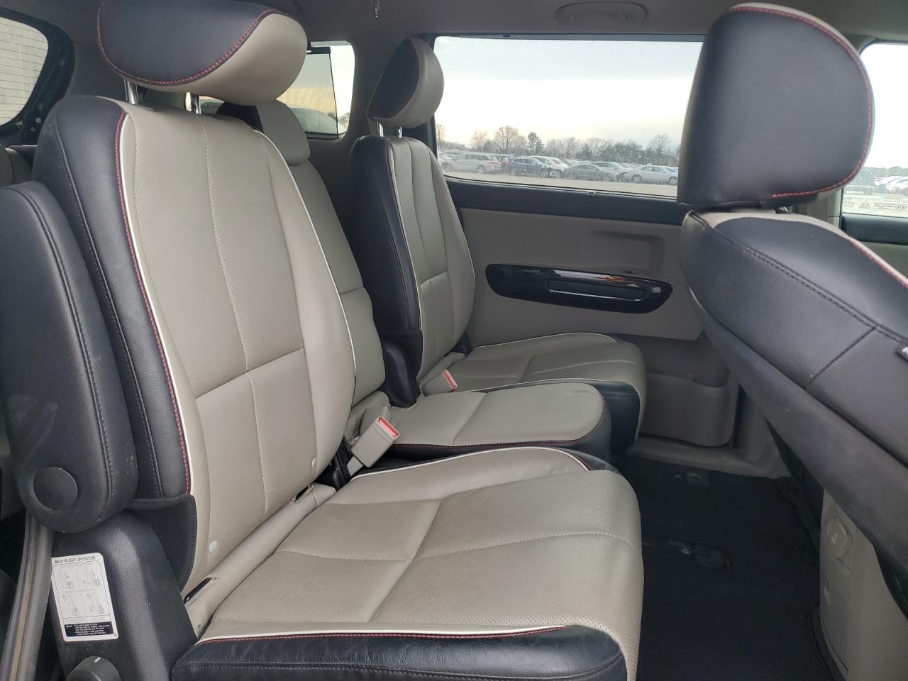 2020 Kia Sedona - Image 11