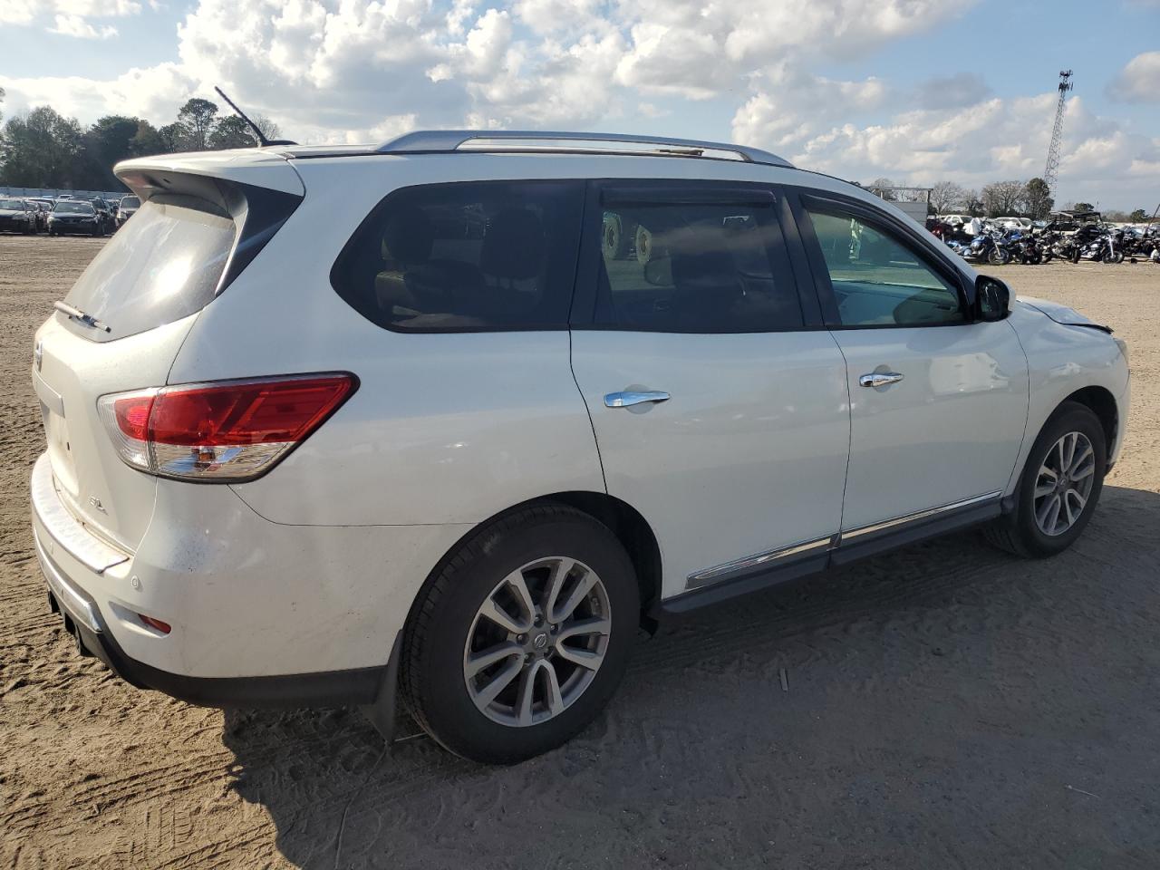 2014 Nissan Pathfinder - Image 3