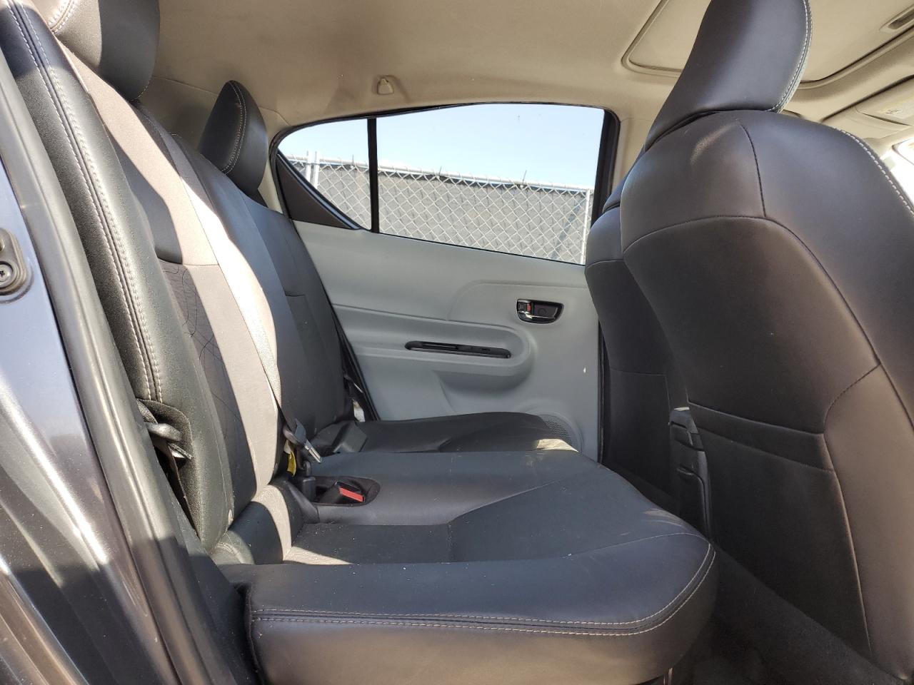 2013 Toyota Prius - Image 11