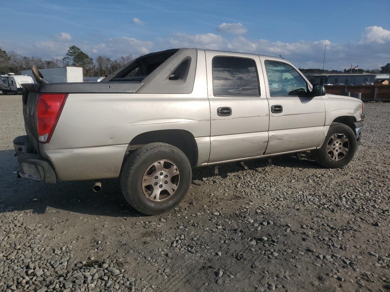 2006 Chevrolet Avalanche - Image 3