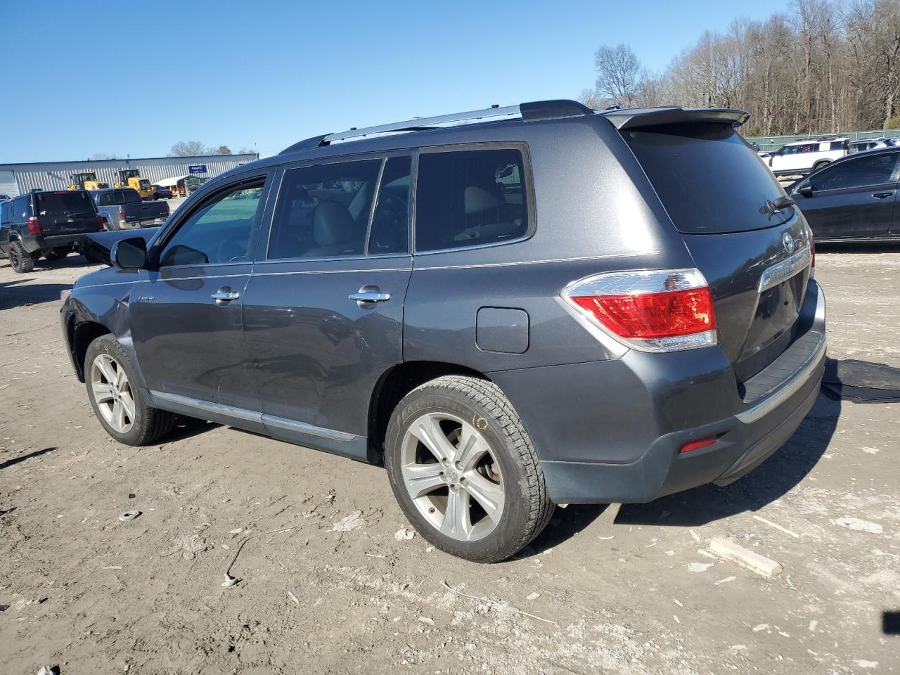 2013 Toyota Highlander - Image 2
