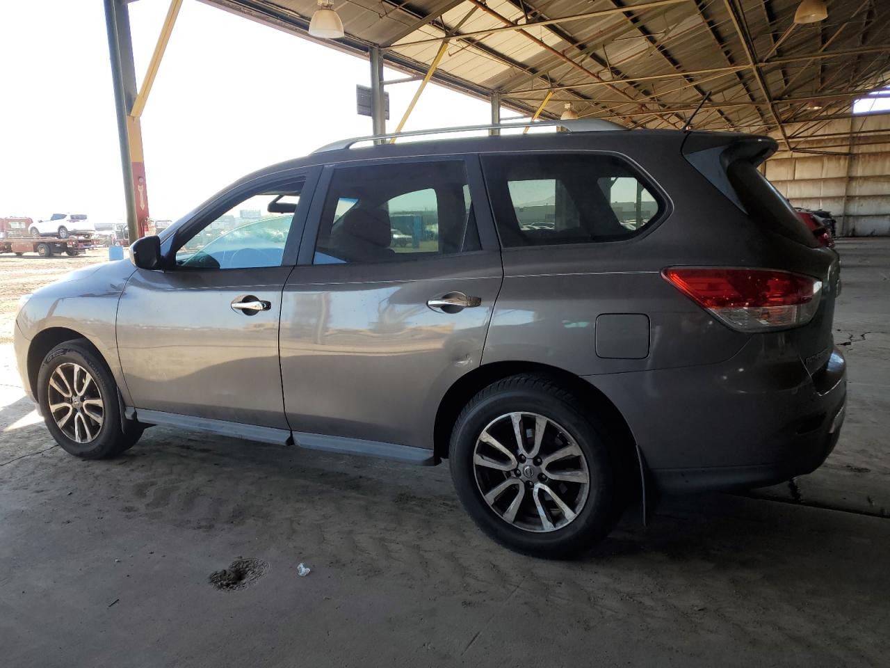 2013 Nissan Pathfinder - Image 2