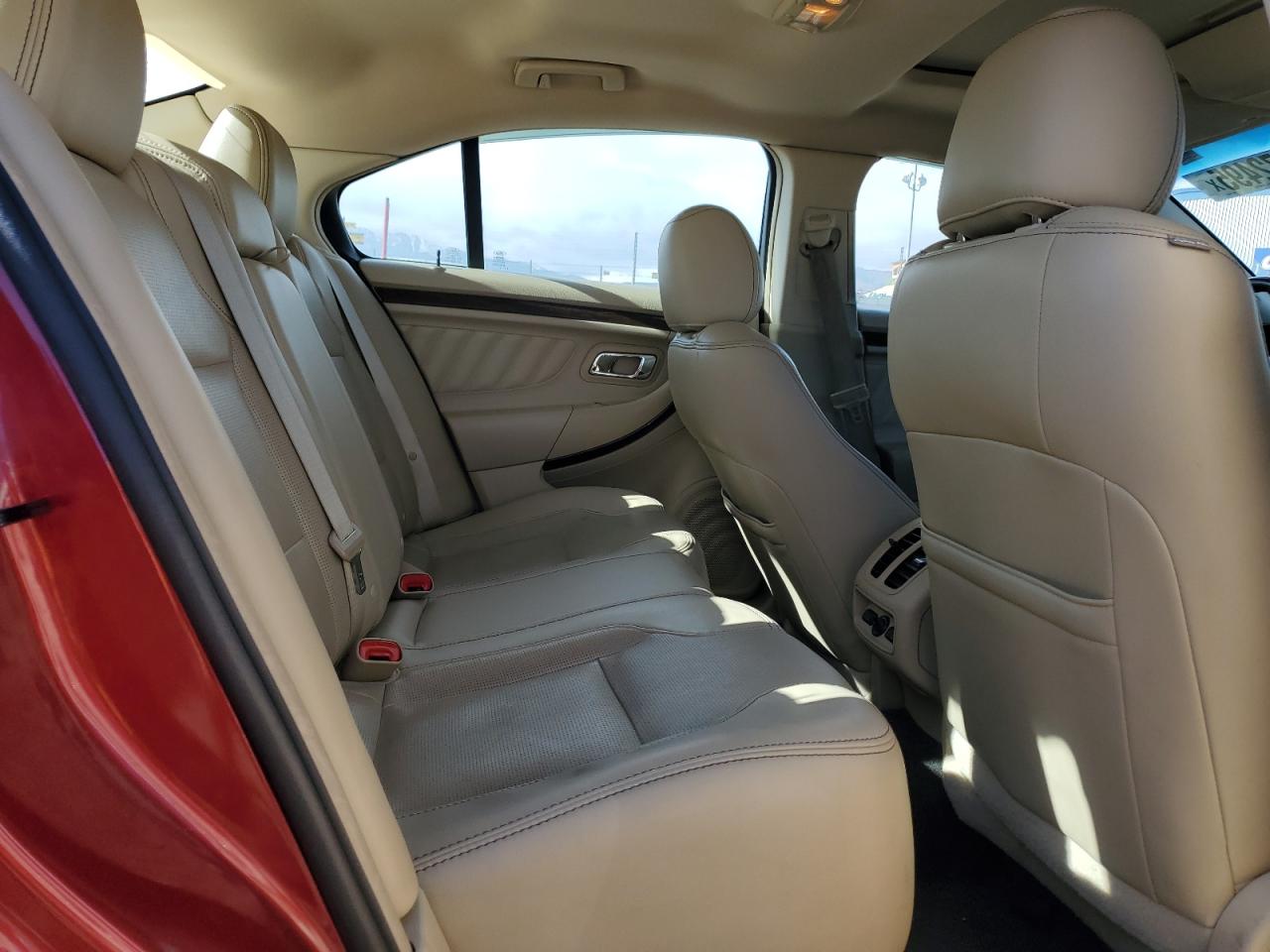 2014 Ford Taurus - Image 10