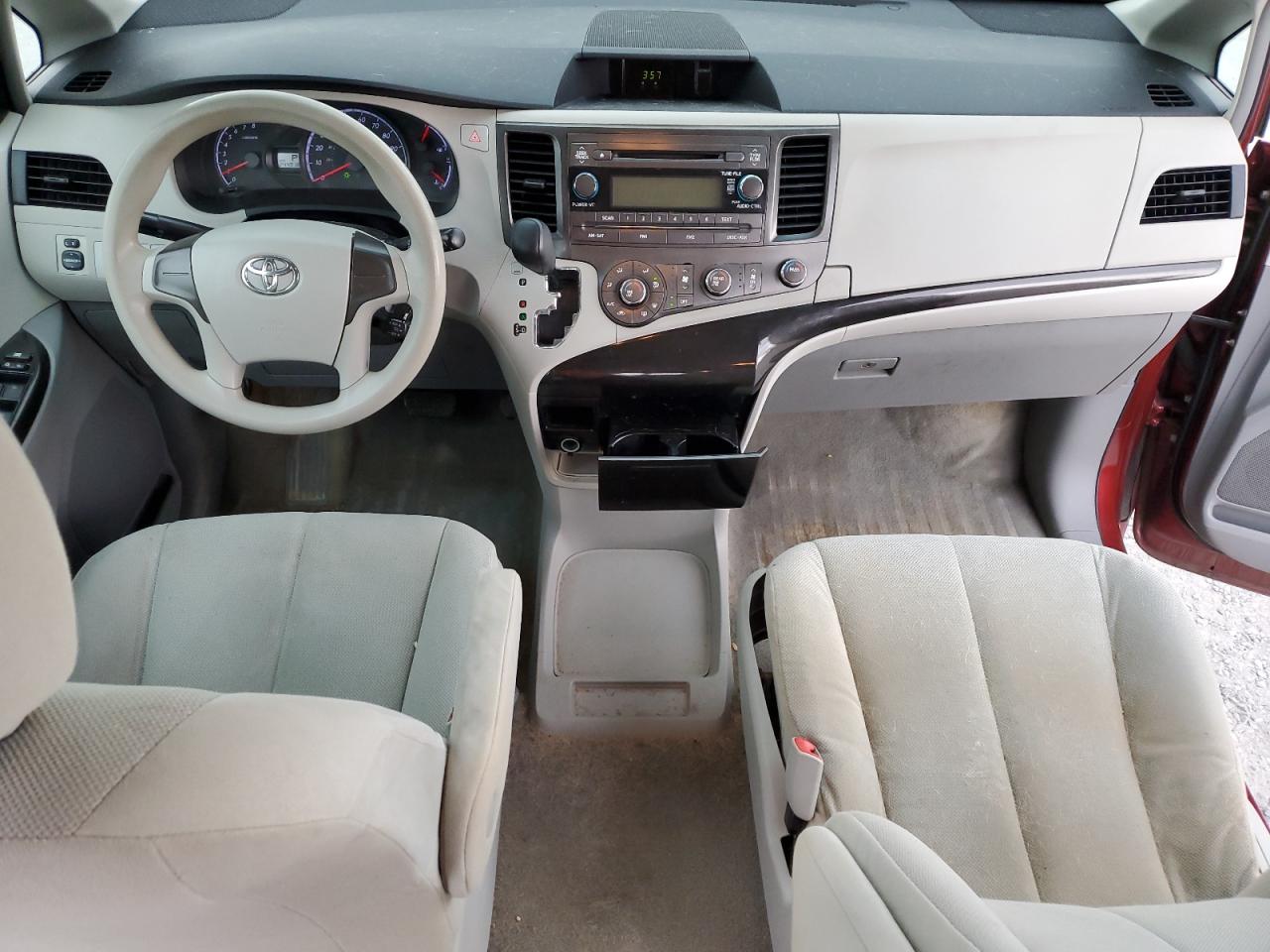 2011 Toyota Sienna - Image 8