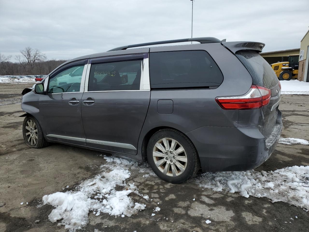 2015 Toyota Sienna - Image 2