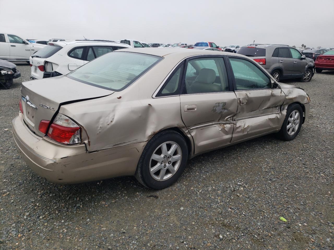 2004 Toyota Avalon - Image 3