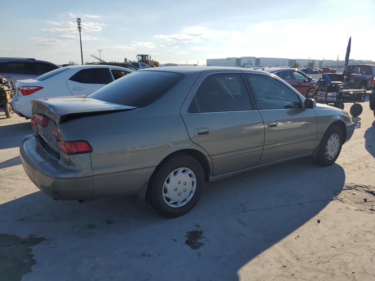 1998 Toyota Camry - Image 3