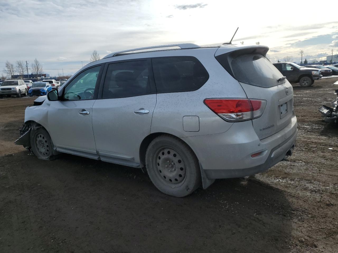 2014 Nissan Pathfinder - Image 2