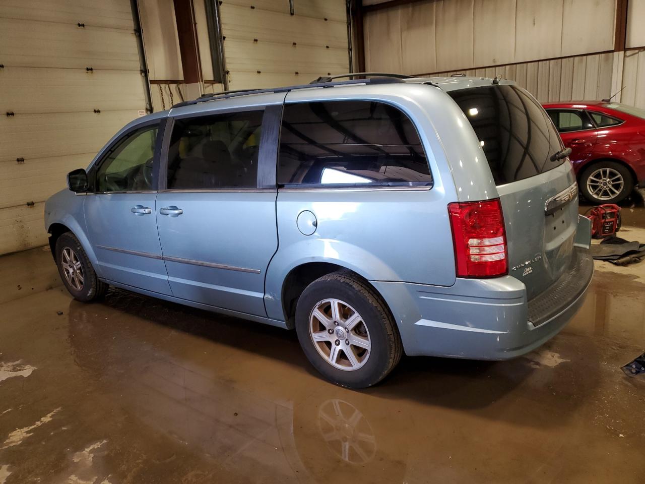 2009 Chrysler Town & Country - Image 2