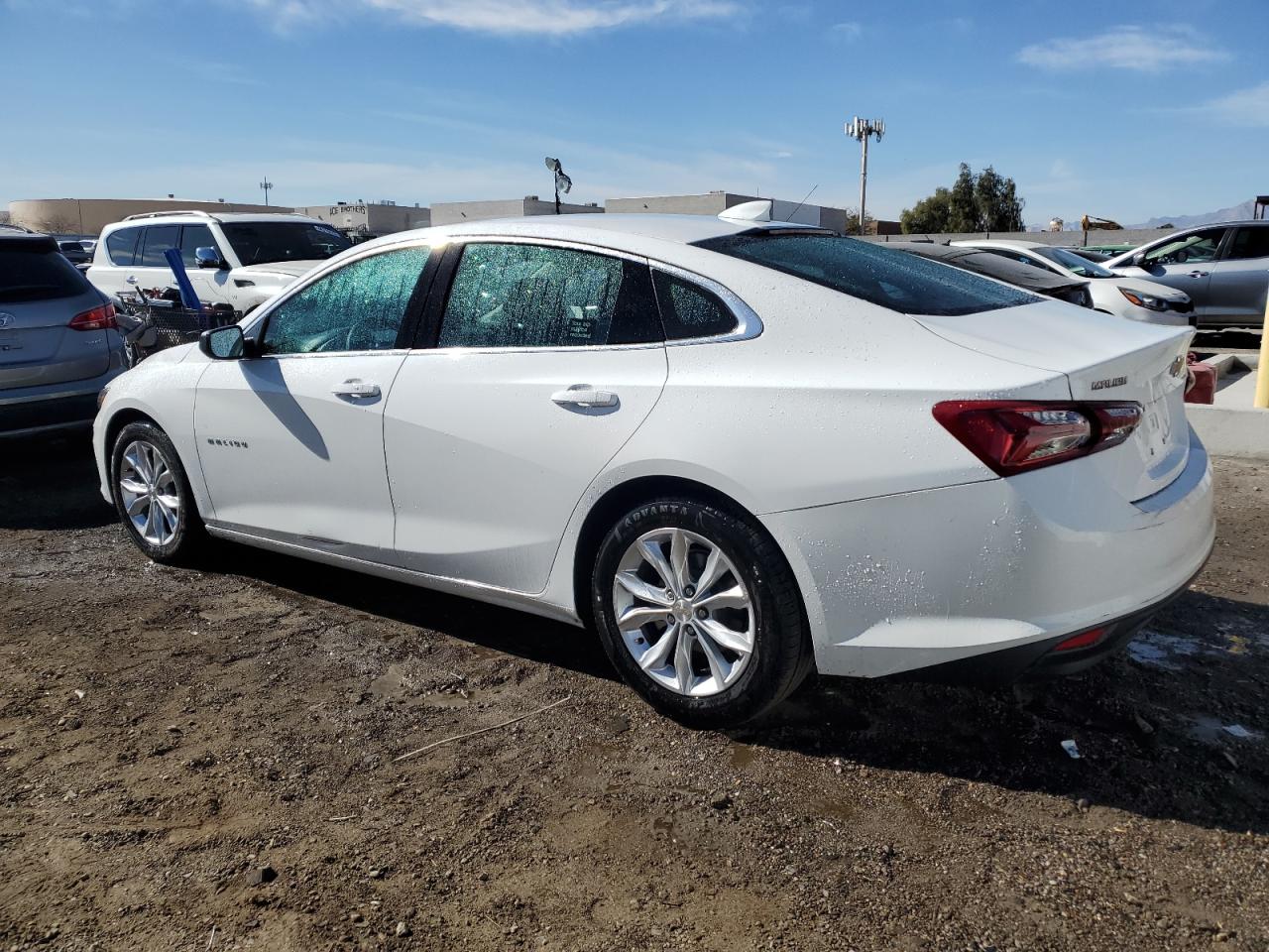 2022 Chevrolet Malibu - Image 2
