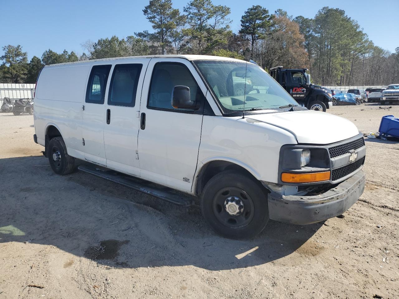 2010 Chevrolet Express - Image 4