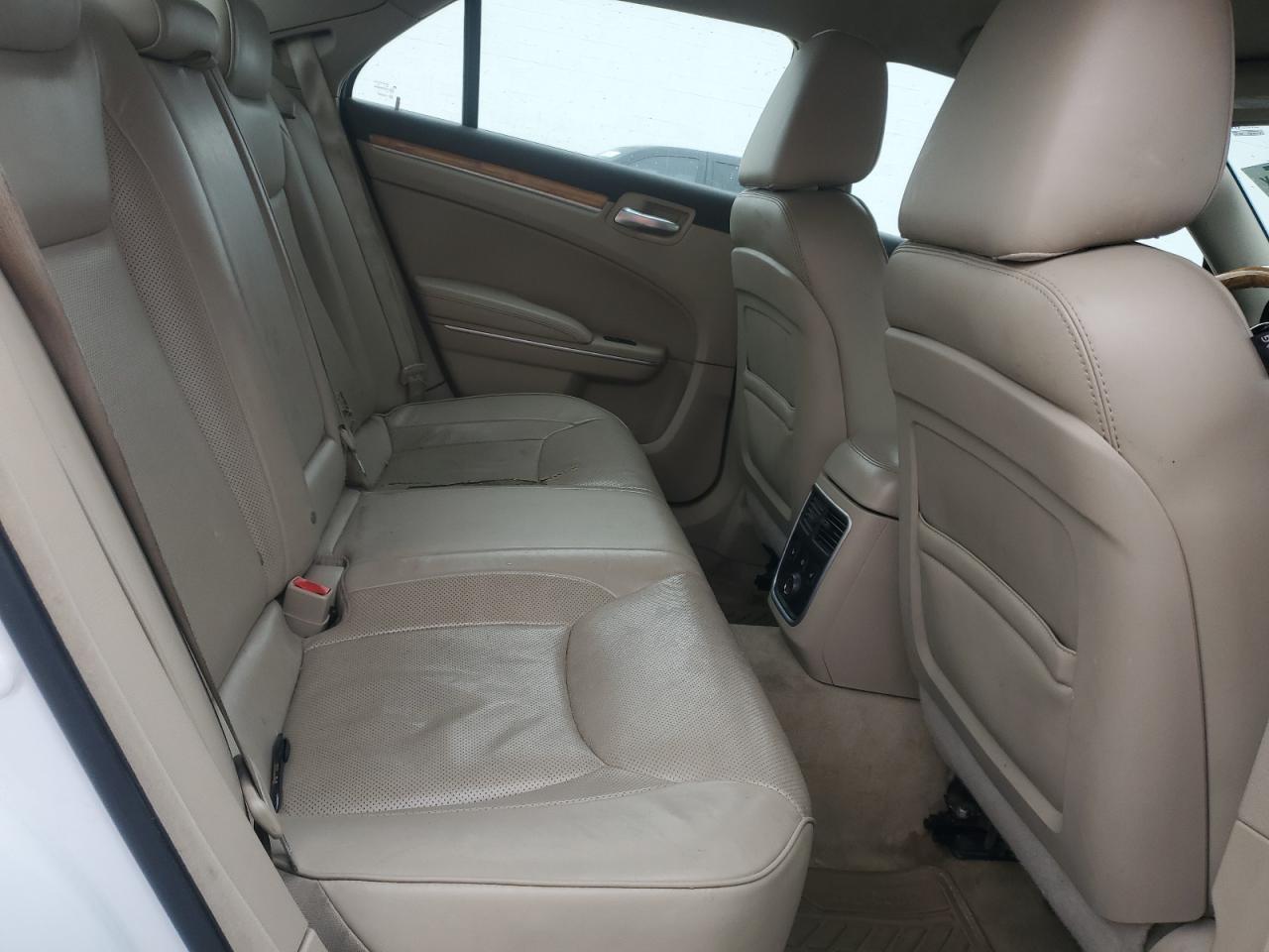 2013 Chrysler 300 - Image 10