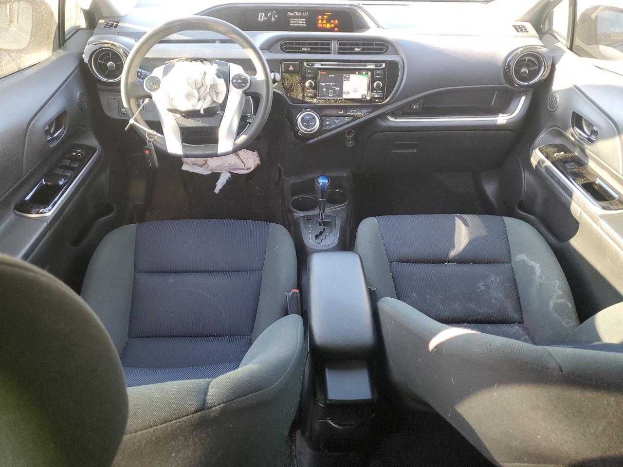2015 Toyota Prius - Image 8