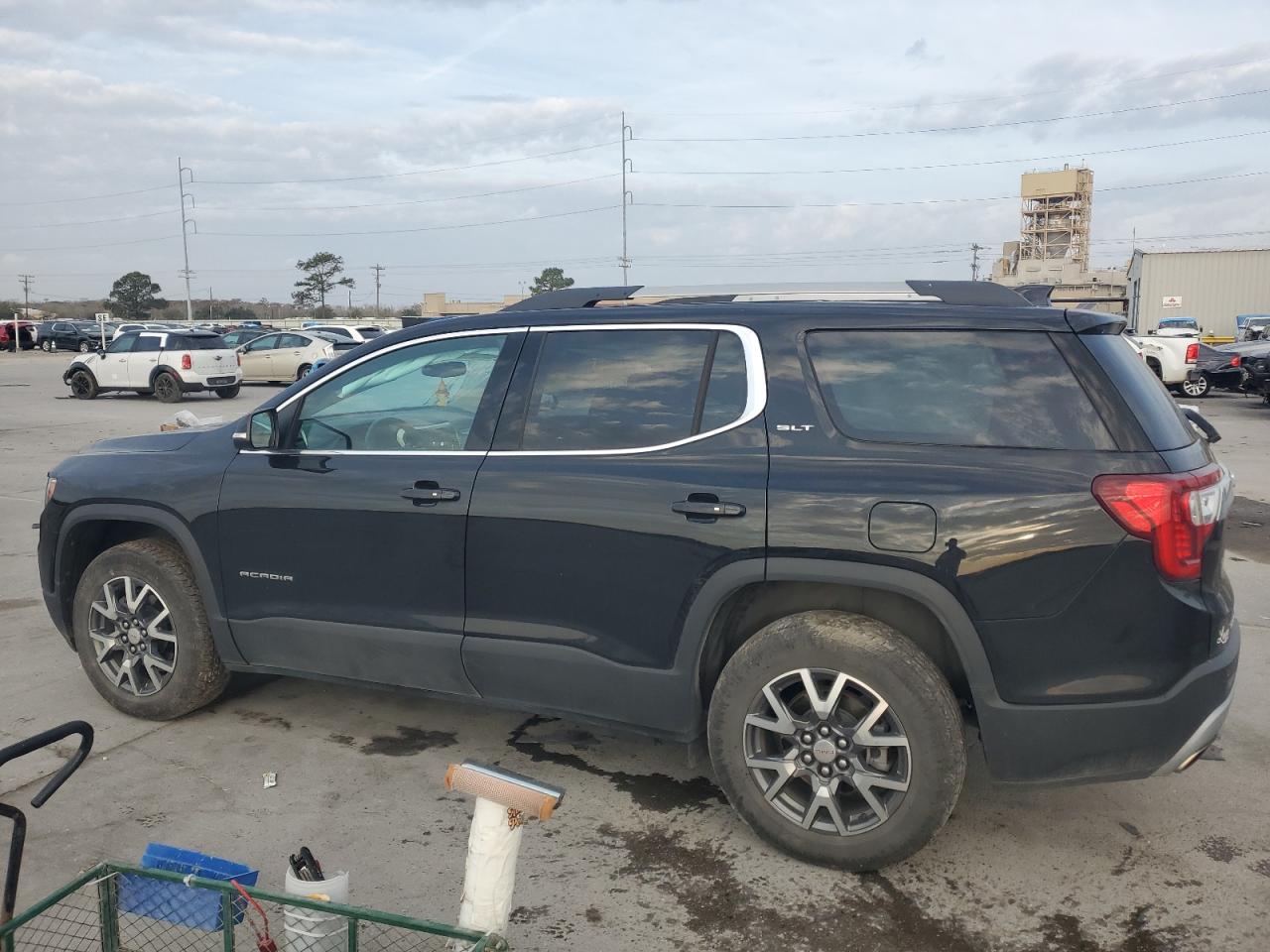 2022 GMC Acadia - Image 2