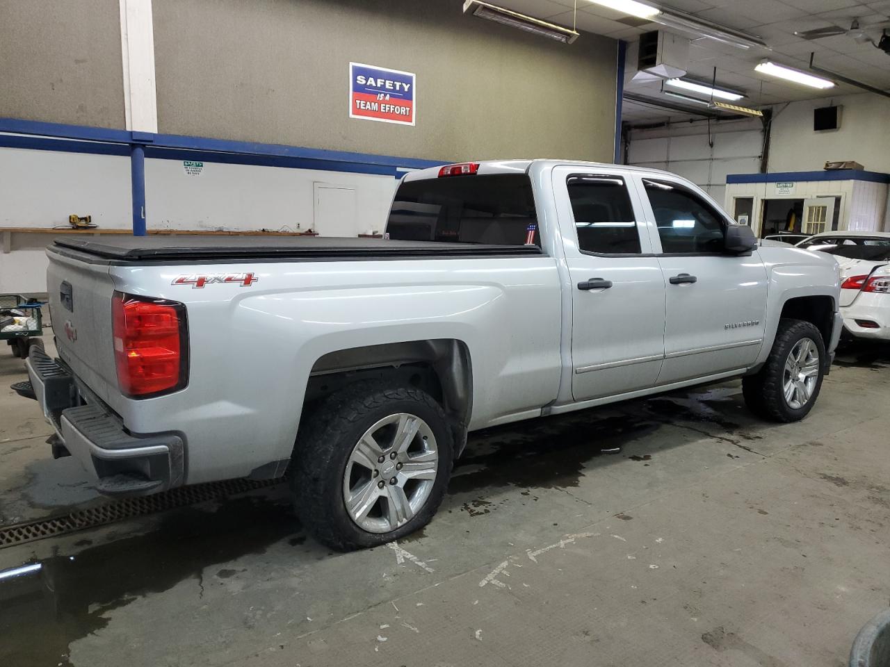 2016 Chevrolet Silverado - Image 3