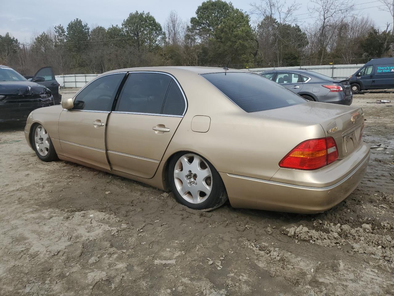 2001 Lexus LS - Image 2