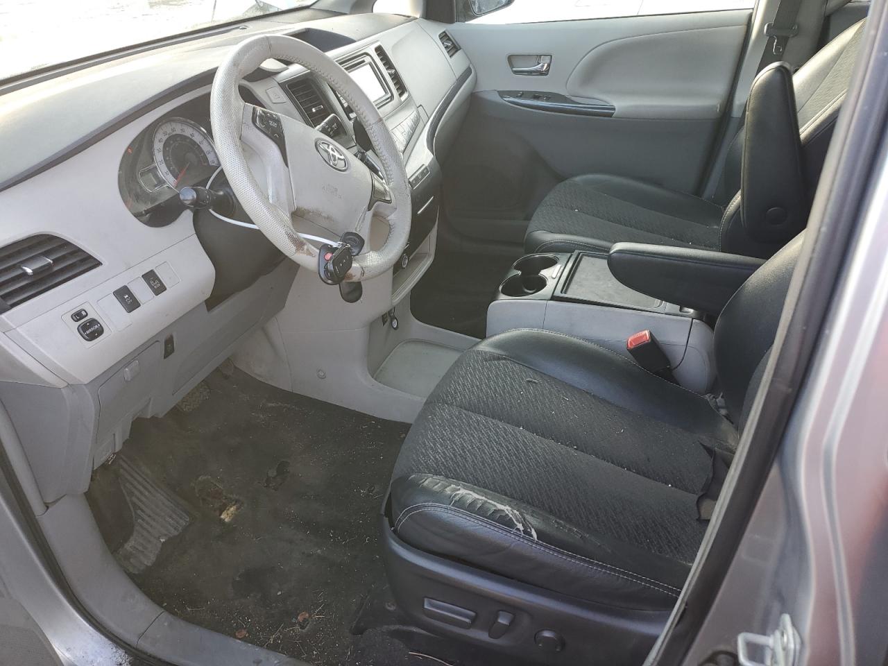 2013 Toyota Sienna - Image 7