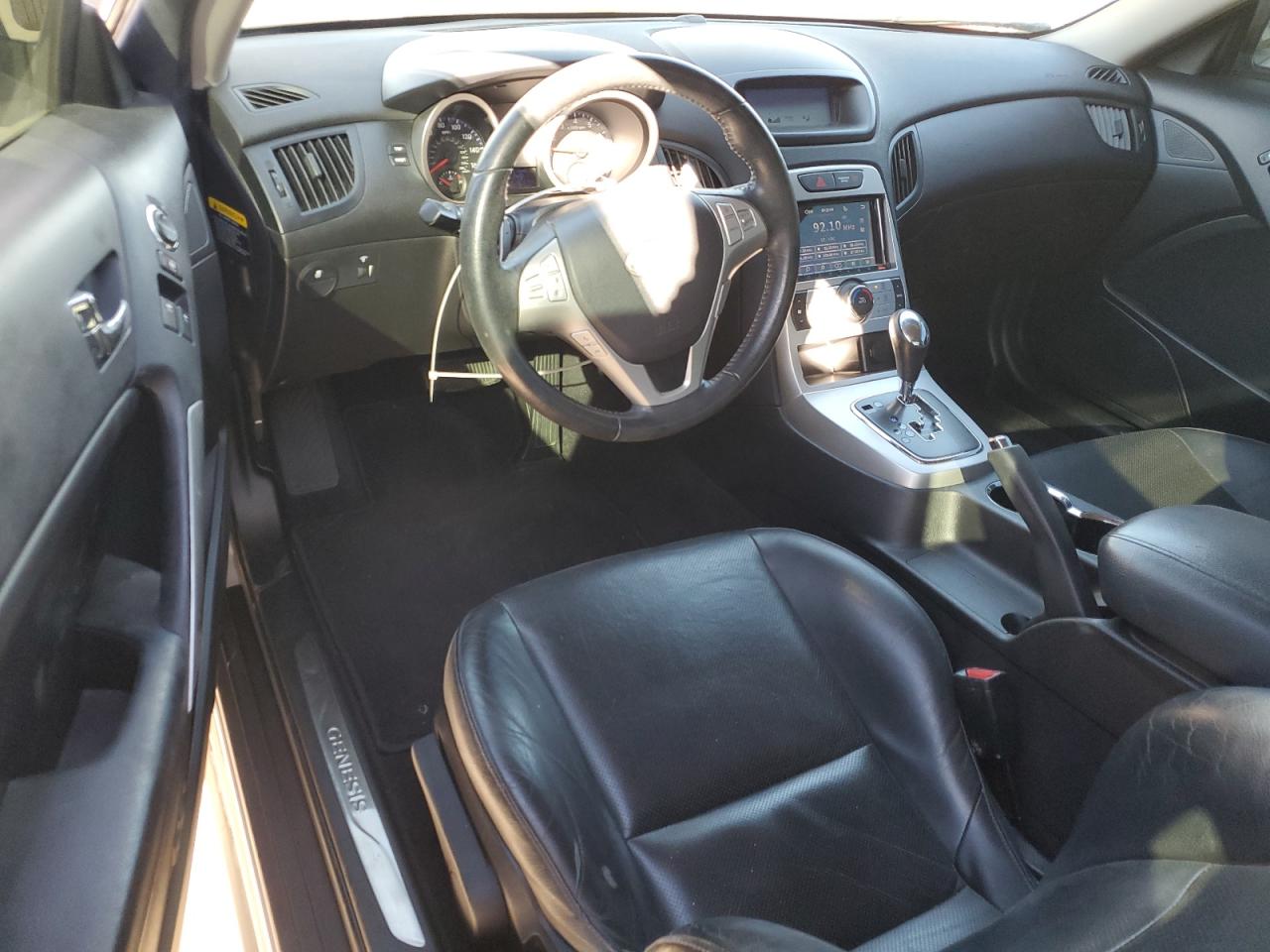 2010 Hyundai Genesis - Image 8