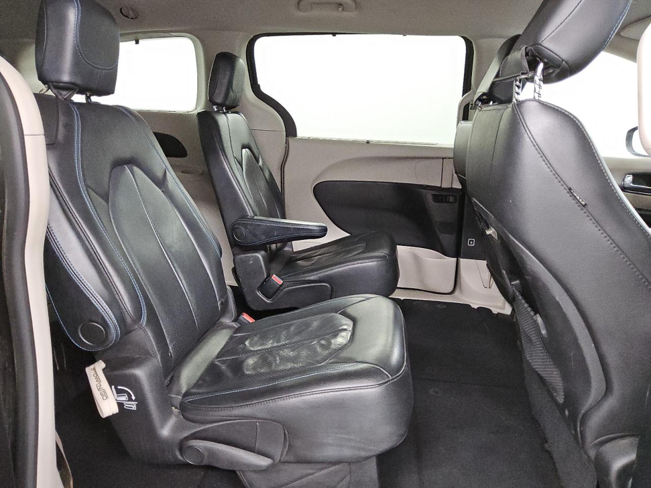 2021 Chrysler Pacifica - Image 11