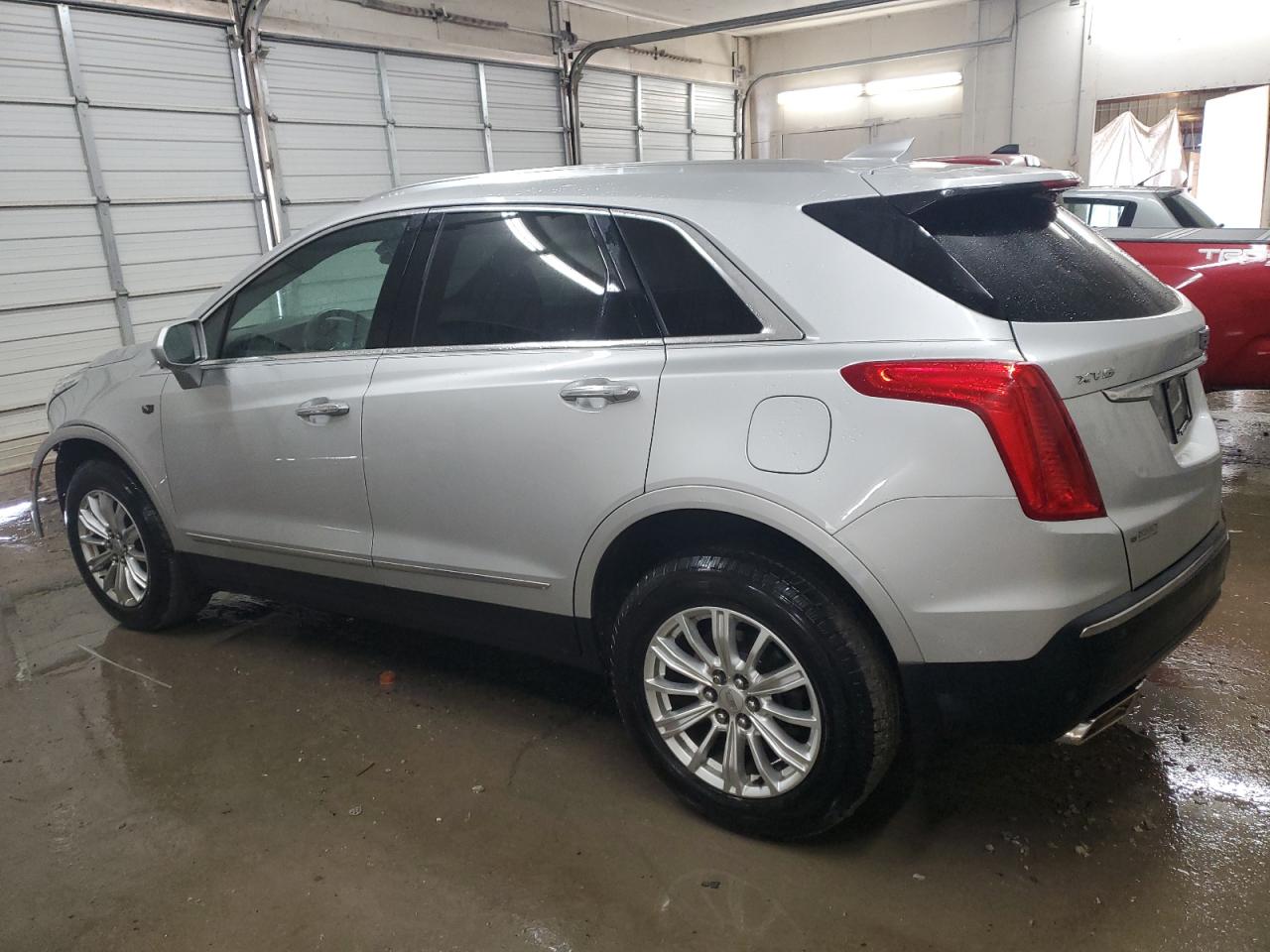 2018 Cadillac XT5 - Image 2