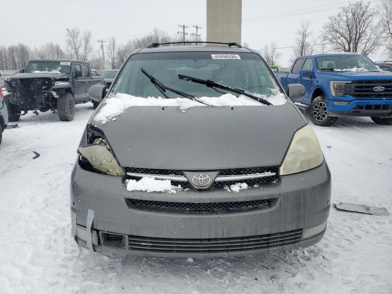 2004 Toyota Sienna - Image 5