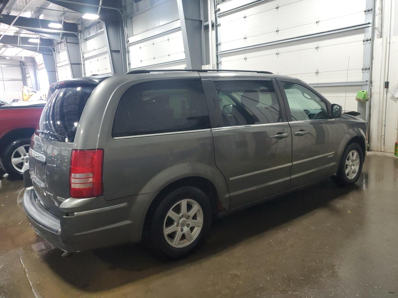 2010 Chrysler Town & Country - Image 3
