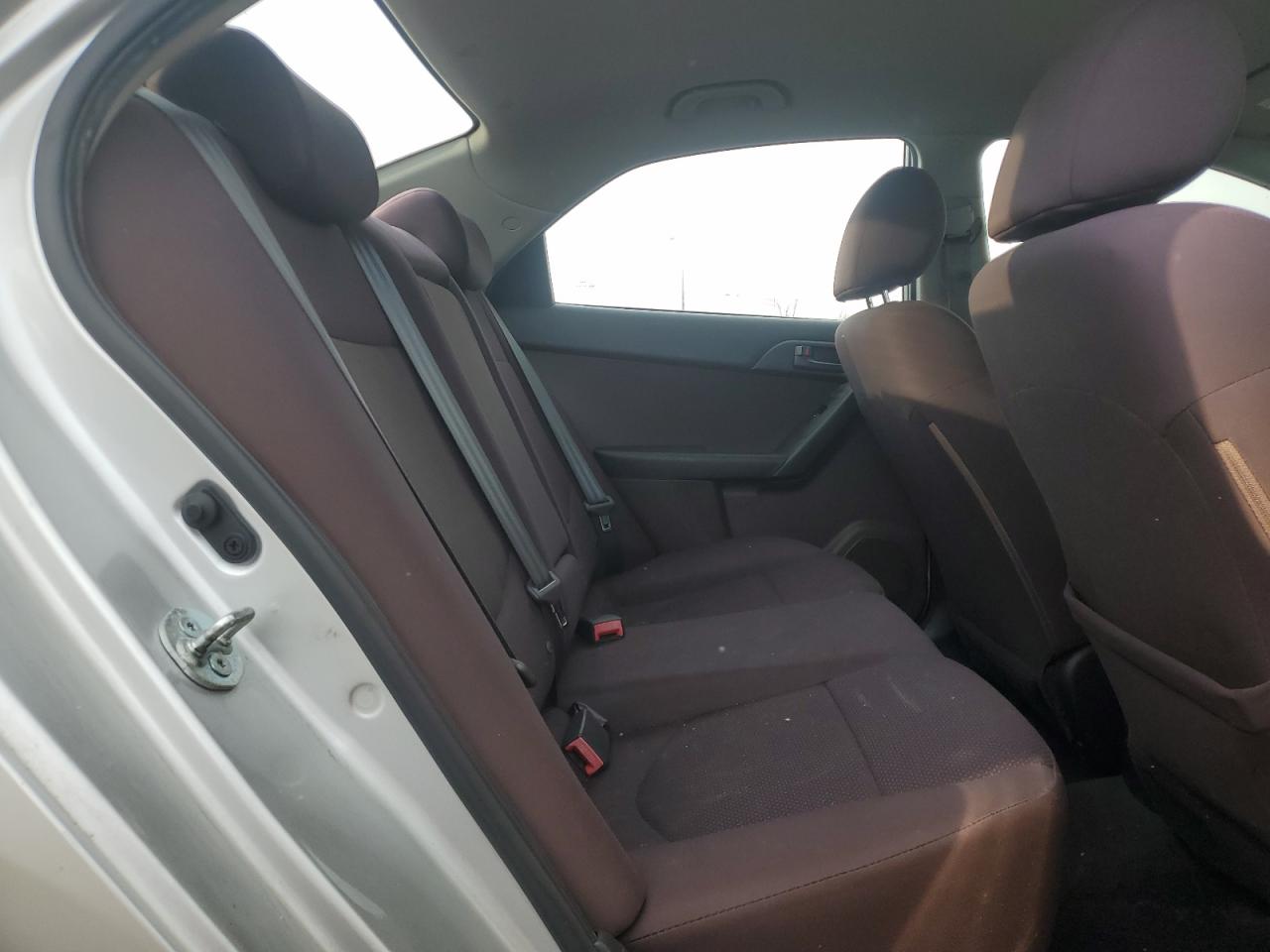 2010 Kia Forte - Image 11