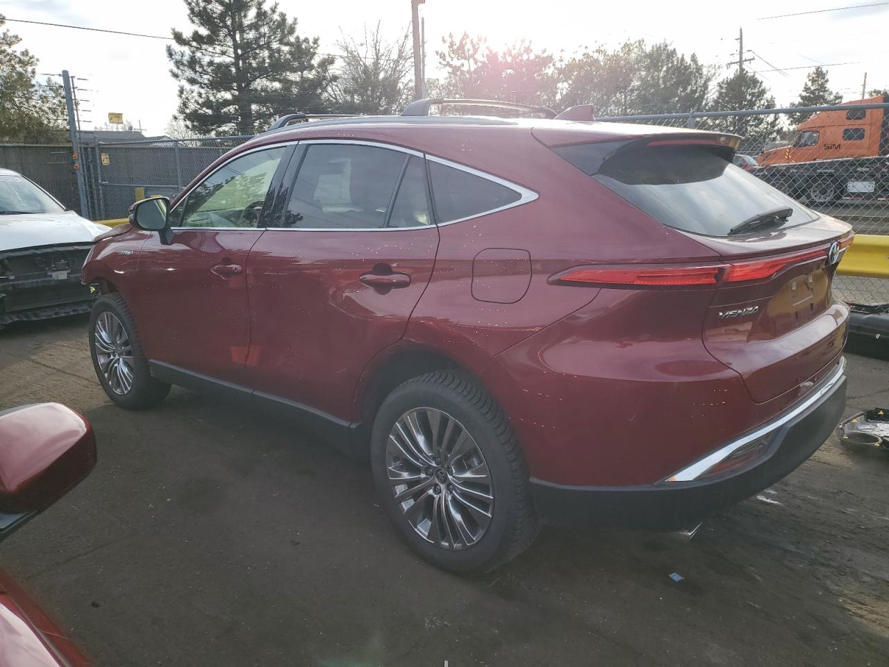 2021 Toyota Venza - Image 2