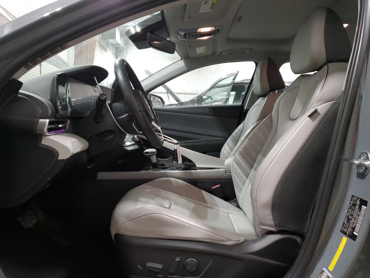 2022 Hyundai Elantra - Image 7