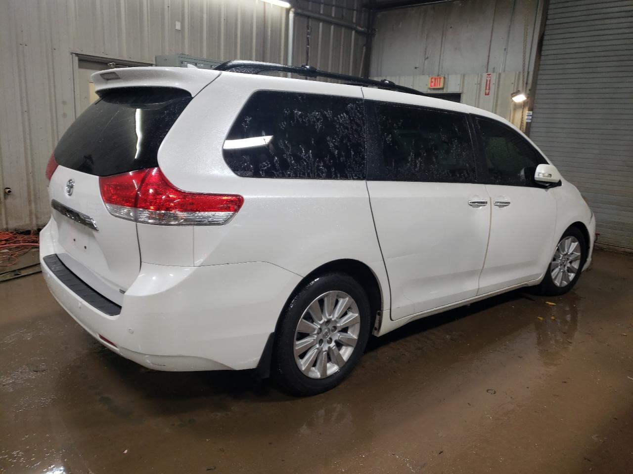 2013 Toyota Sienna - Image 3