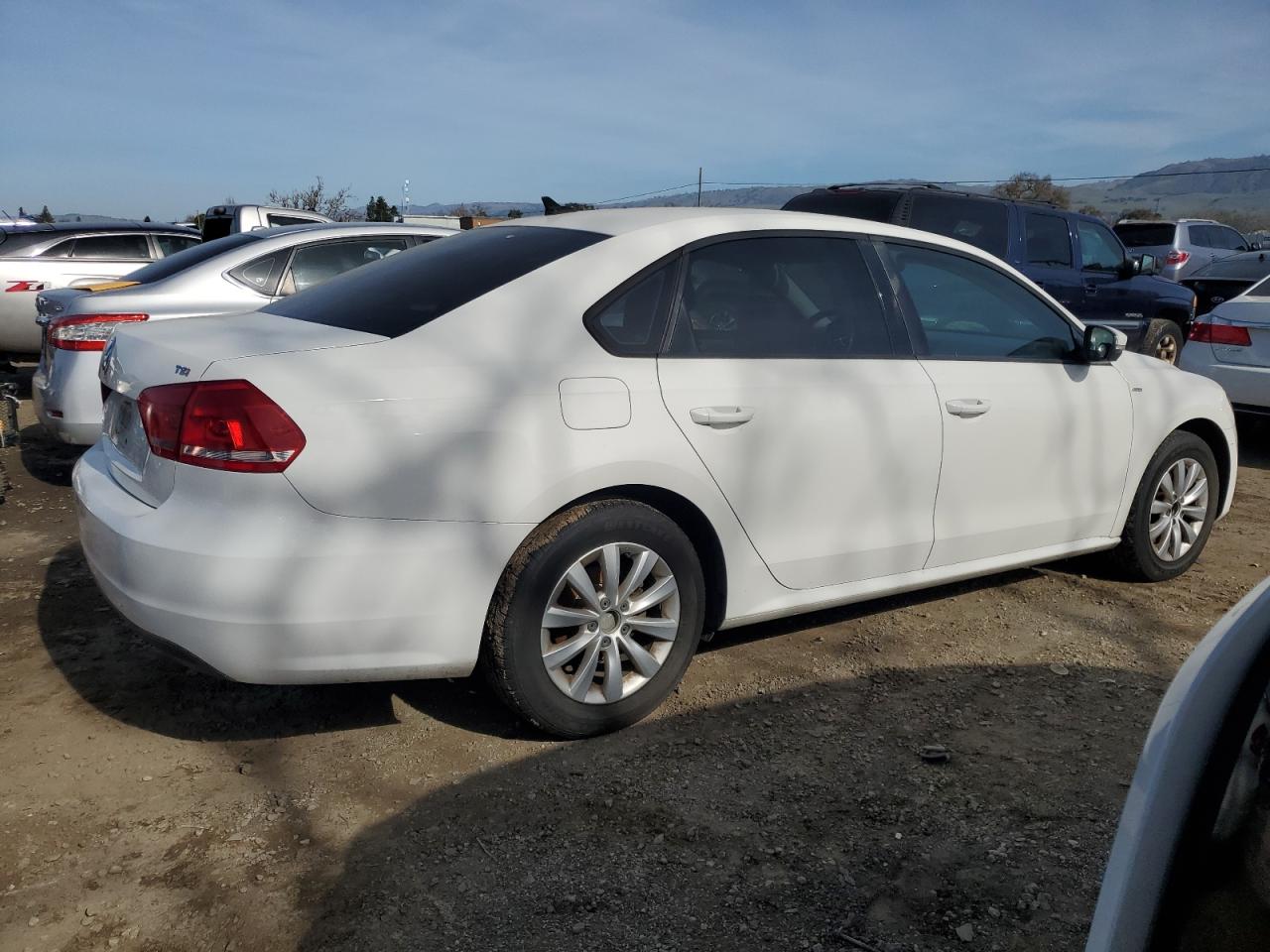 2014 Volkswagen Passat - Image 3