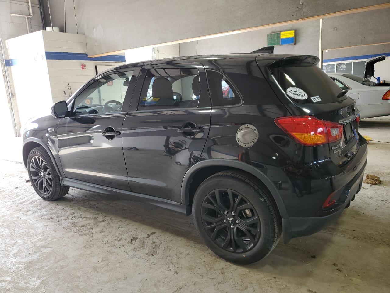 2018 Mitsubishi Outlander - Image 2