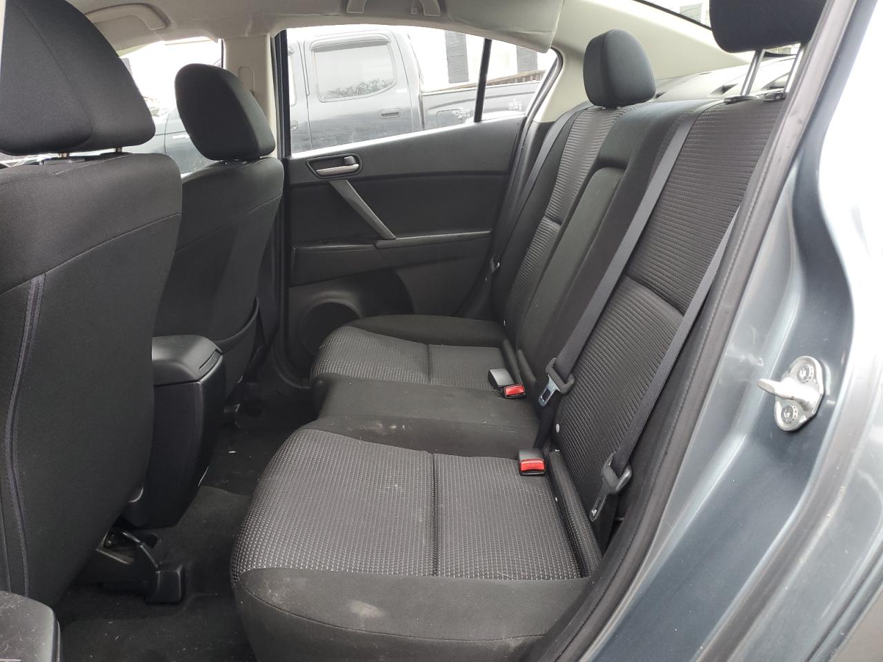 2013 Mazda 3 - Image 10