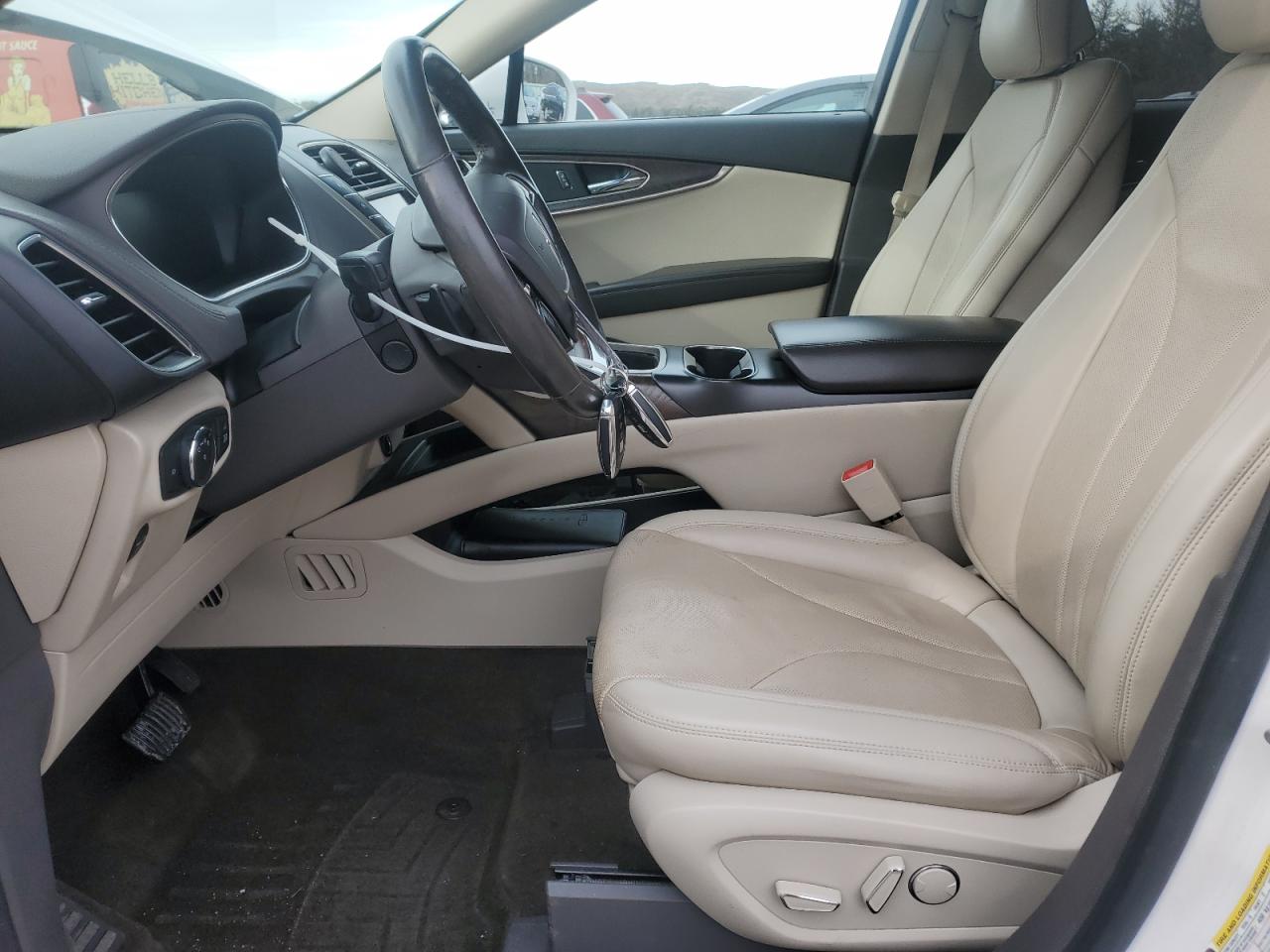 2019 Lincoln Nautilus - Image 7