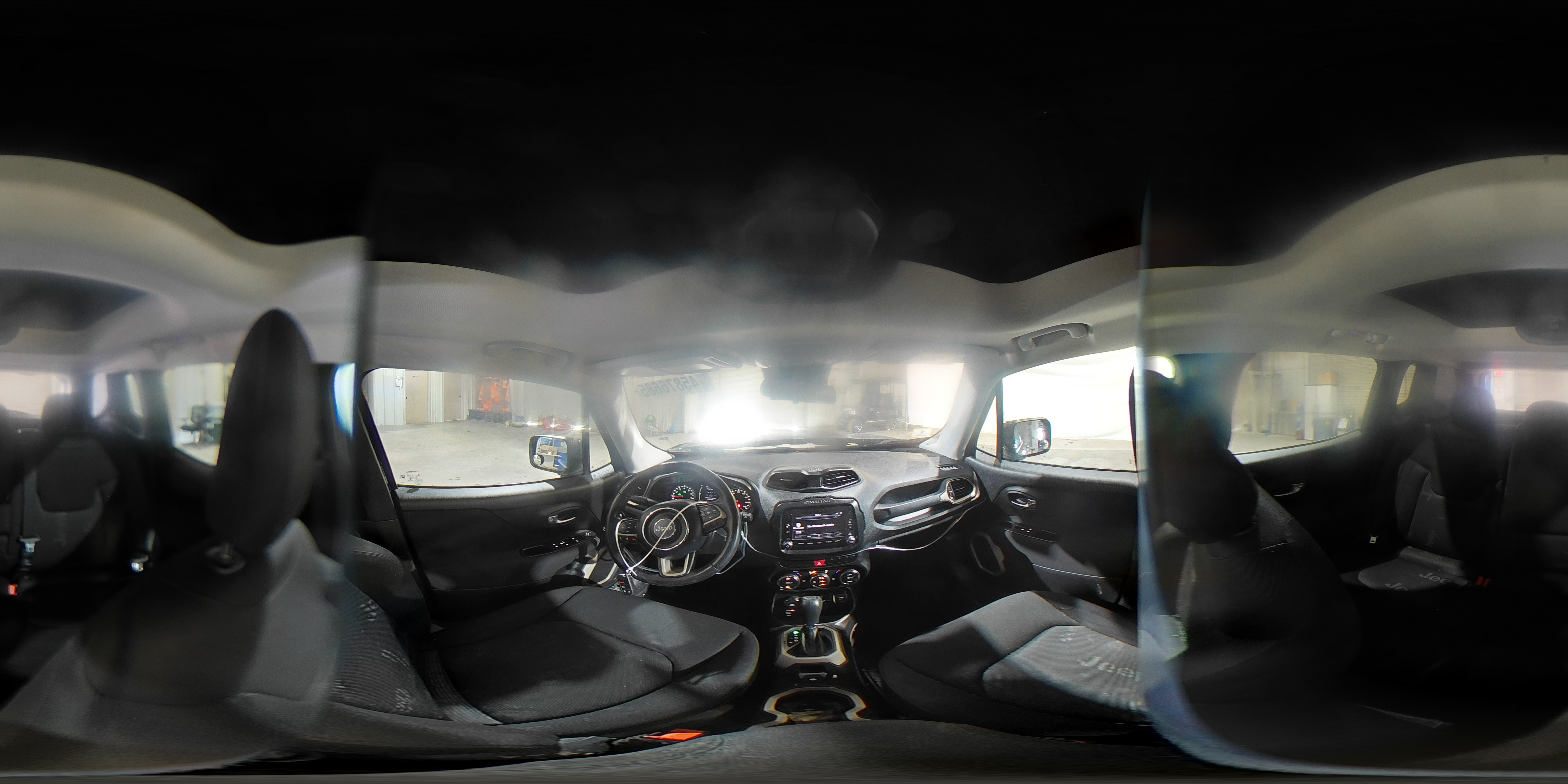 2015 Jeep Renegade - Image 13